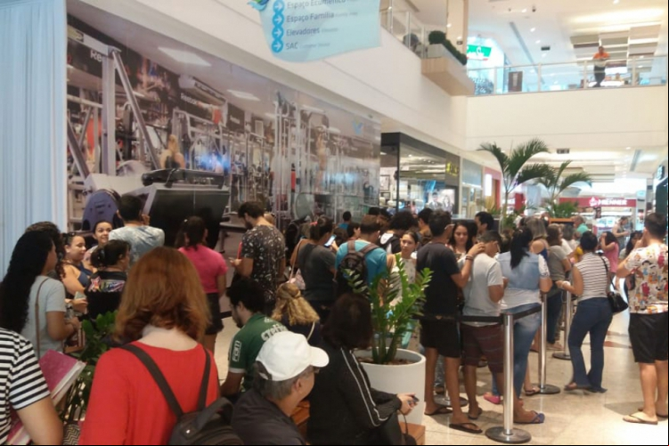 Fila para comprar ingresso do show