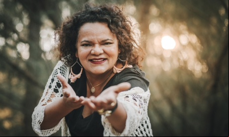 A cantora cearense Aparecida Silvino participa do "Marianna Leporace Convida" desta sexta-feira, 14 de maio