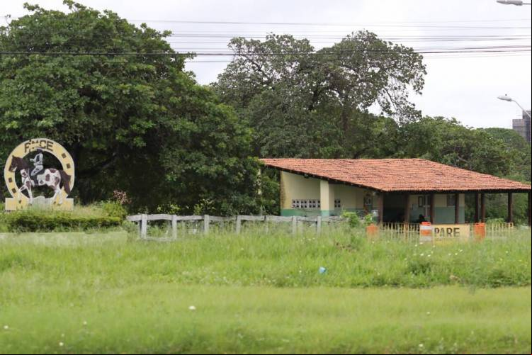FORTALEZA, CE, BRASIL, 20.02.2020: Fachada do quartel da cavalaria, Av. Whashington Soares. (Fotos: Fabio Lima/O POVO)