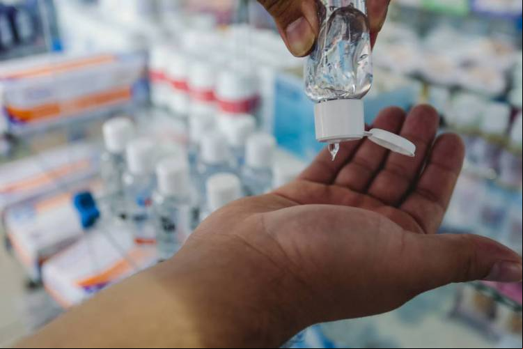 Álcool em gel é uma das alternativas de higienização contra a Covid-19.