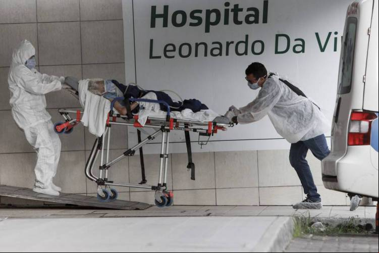 Chegada e saída de pacientes no Hospital Leonardo da Vinci