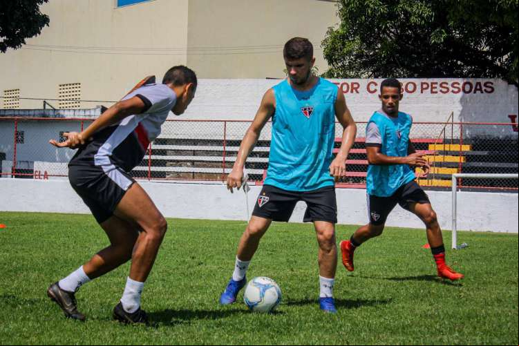 No sábado, equipe fez musculação e trabalhos técnicos no campo
