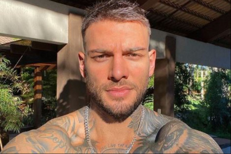 O cantor sertanejo falou sobre o procedimento em vídeo no Instagram