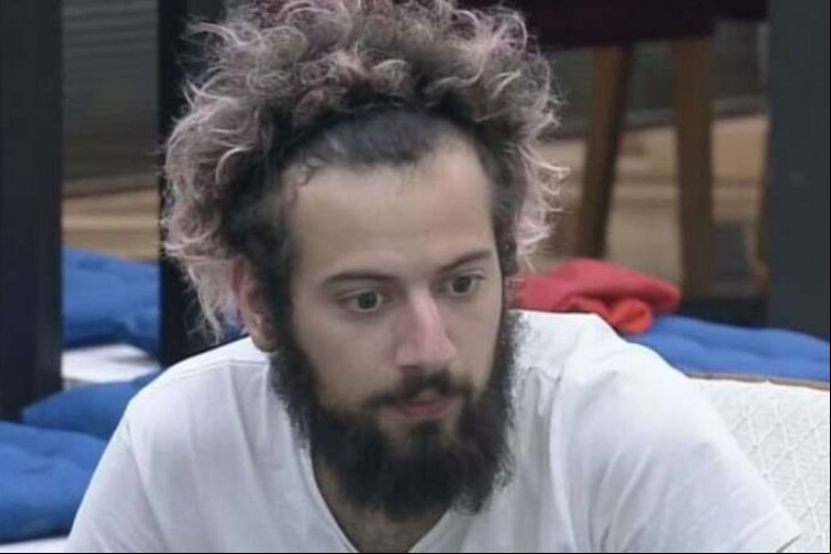 Cartolouco, que disputou roça da A Fazenda com Biel e Jojo Todynho, foi o quarto eliminado do programa ao receber apenas 15% dos votos pela permanência no reality 