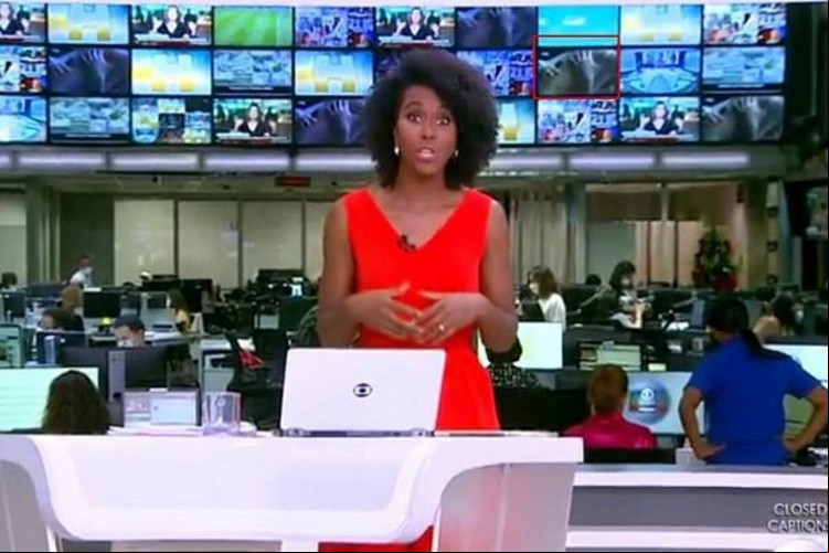A provável cena de uma novela na qual um casal aparece fazendo sexo foi exibida nos telões do Jornal Hoje desta terça-feira, 12, e teve grande repercussão na internet