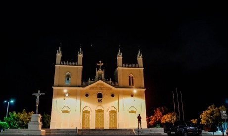 IGREJA MATRIZ de Santa Quitéria: ruas estavam esvaziadas no início da noite de ontem 