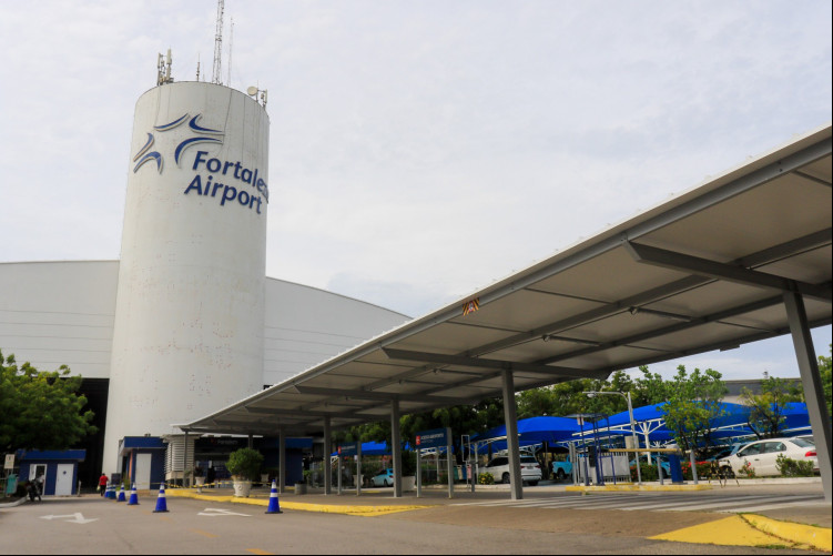 Cancelas para controle do tempo de estacionamento no meio fio foram instaladas nas rampas de o do Aeroporto