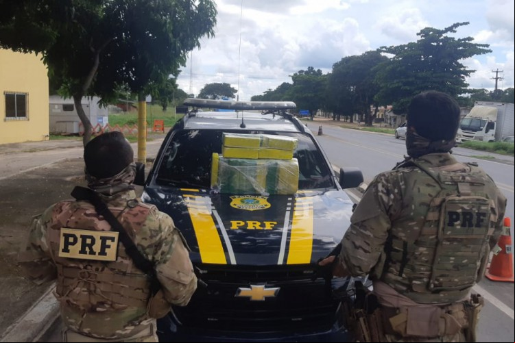 Os 22 quilos de maconha estavam escondidos na mala de uma ageira