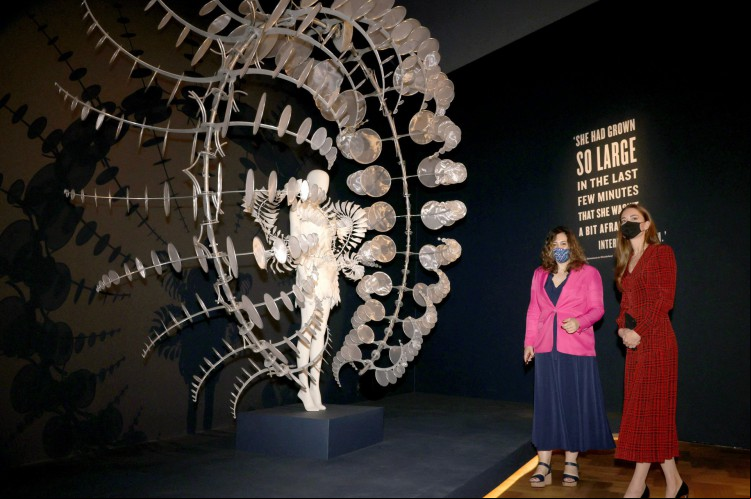 Kate, a Duquesa de Cambridge, visitou a exposição 'Alice: Curio and Curio'