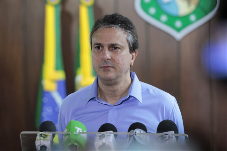 Governador do Estado, Camilo Santana (PT), celebrou a decisão da Justiça de exigir testes negativos para Covid-19 ou comprovação de vacina para viagens com destino ao Ceará