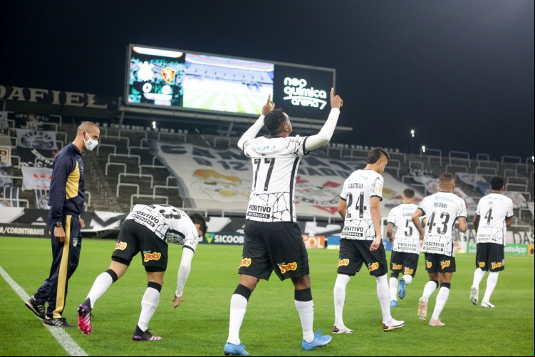 Entre os jogos de hoje, destaque para o duelo entre Chapecoense e Corinthians, pelo Brasileirão