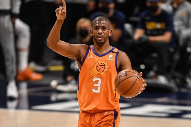 Chris Paul, armador do Phoenix Suns, que está na final da NBA e joga contra o Milwaukee Bucks hoje, sábado, 17 de julho. Saiba onde assistir ao vivo à partida