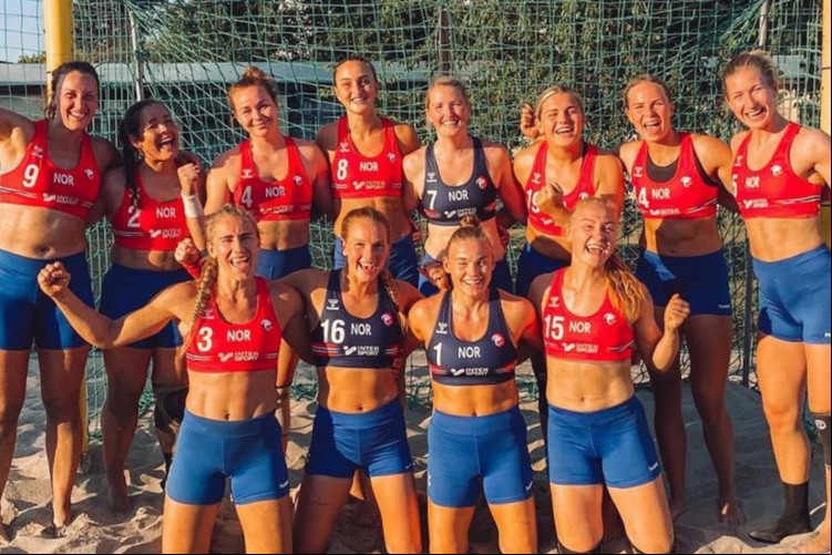 Time feminino de handebol da Noruega é multado por não usar biquíni durante partida contra a Espanha