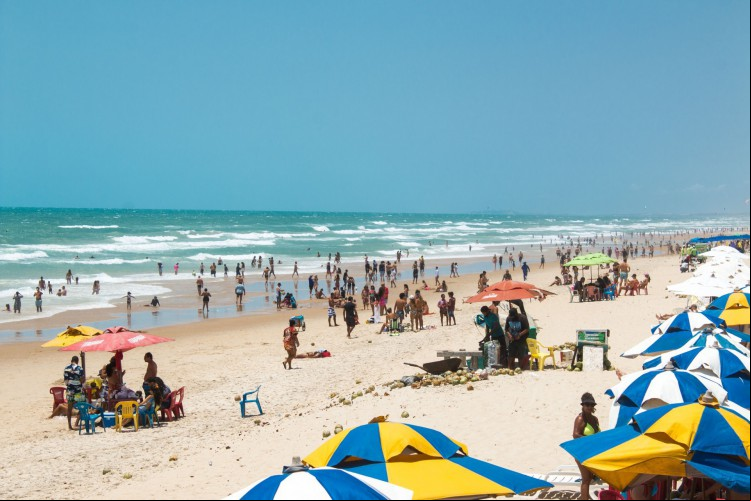 Em Fortaleza, as praias do Futuro e de Iracema se destacam com mais postos adequados para banho