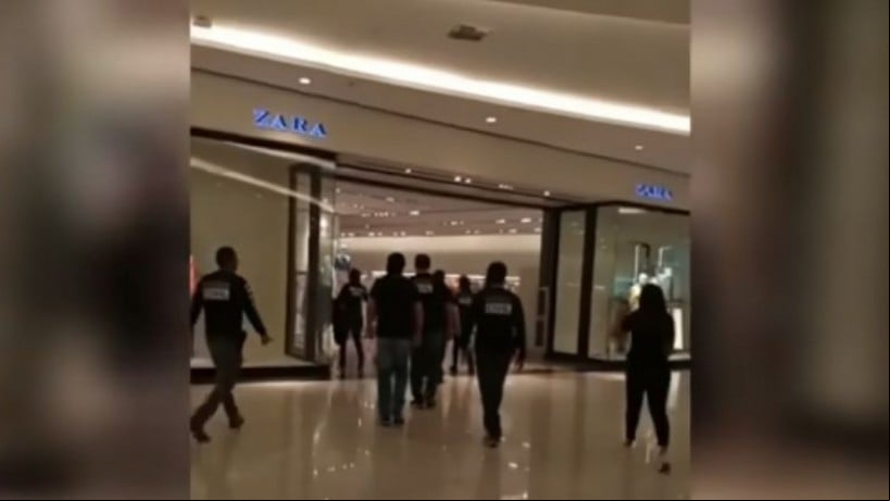 Investigações da Polícia Civil mostraram que a loja tinha um código interno ("Zara zerou") que alertava a chegada de pessoas negras ou que usavam roupas simples. A Zara nega a existência do código