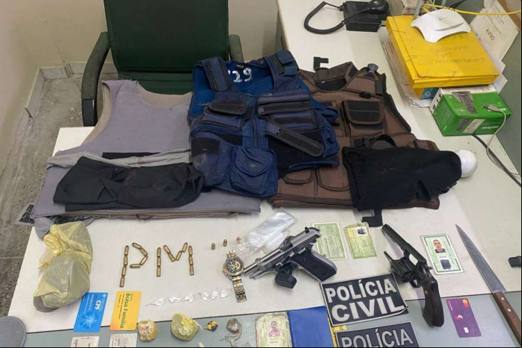 Material apreendido pela Polícia durante buscas sobre a chacina ocorrida nesta segunda-feira, 4, em Guaraciaba do Norte