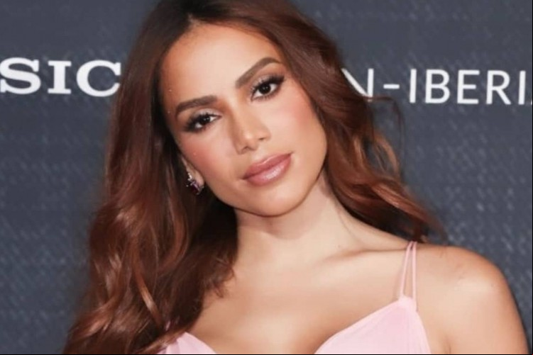 Anitta diz ter recebido a proposta junto com o irmão, Renan, que é também seu empresário
