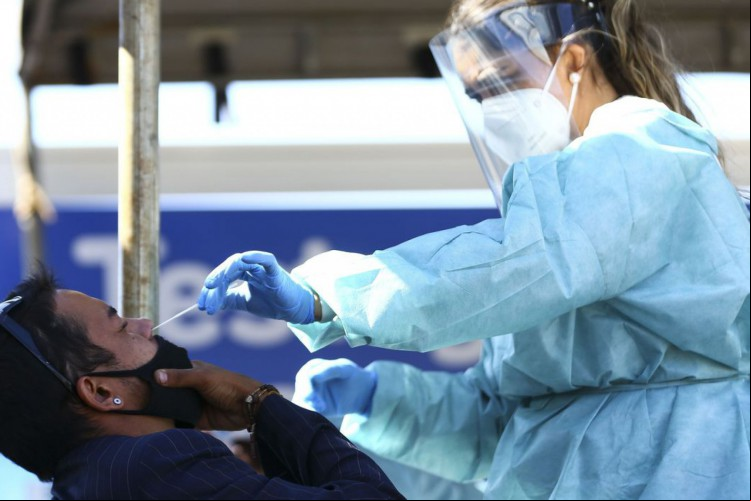 Profissionais apontam que parte da população tem "naturalizado" os riscos da Covid-19, fazendo as estatísticas de contaminação aumentarem