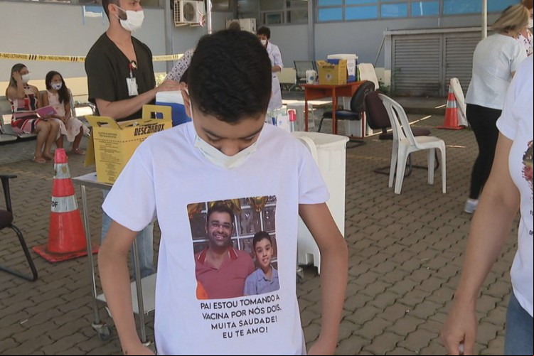 Ele disse que a sensação era de felicidade e tristeza misturadas.