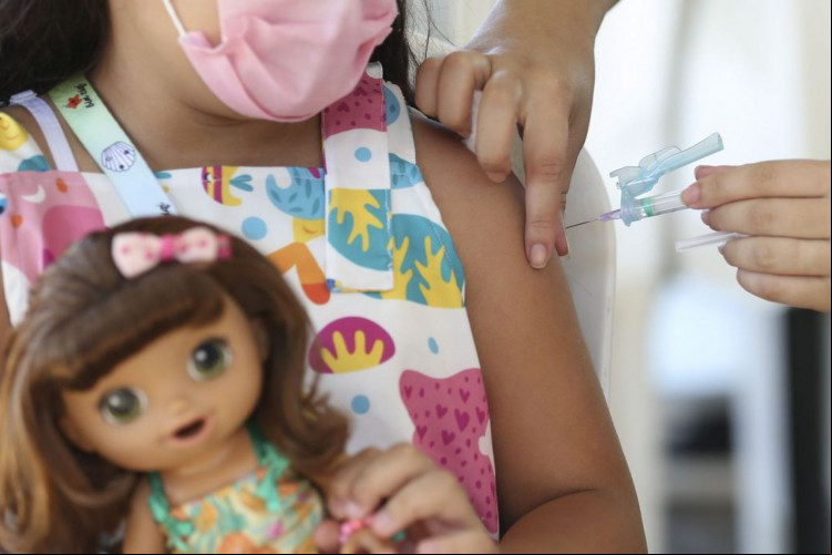 Em Juazeiro do Norte, no Ceará, a primeira etapa da vacinação contra a Covid-19 ocorre para crianças de 10 a 11 anos 