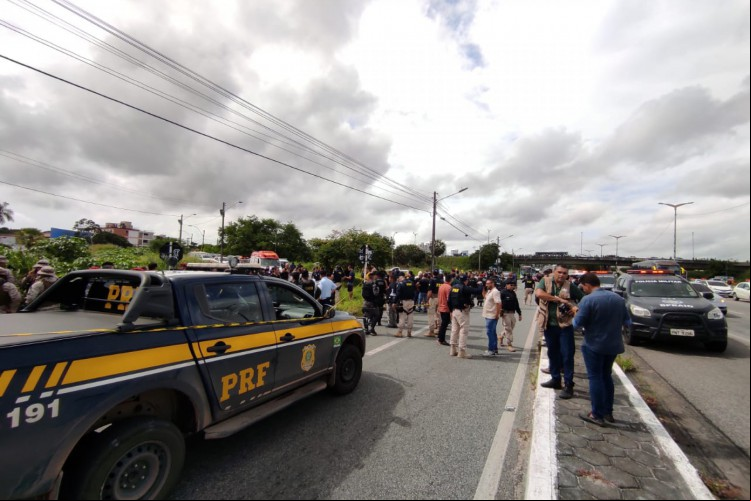 Policiais rodoviários federais foram mortos na BR-116 na manhã desta quarta-feira, 18