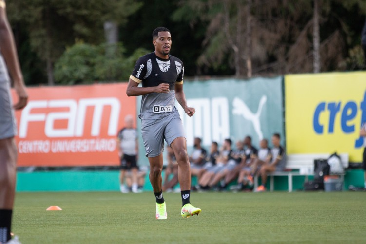 Atacante Iury Castilho em treino pelo Ceará
