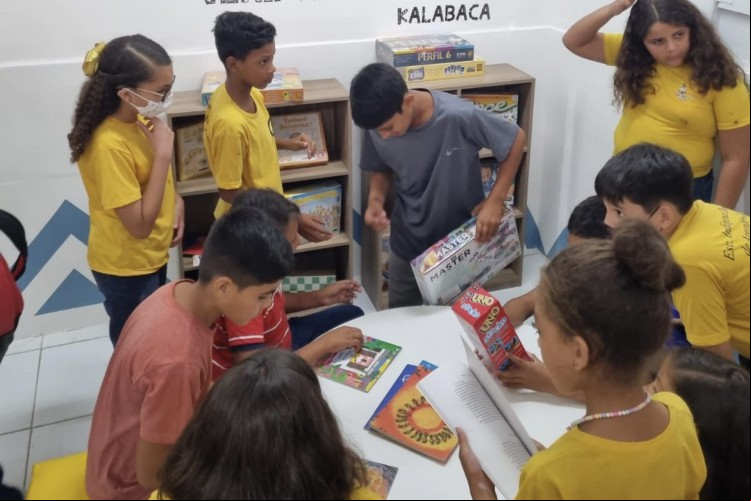 Alunos da Escola Indígena Direito de Aprender, do povo Anacé, receberam o novo espaço nesta quinta-feira, 9, em Caucaia; local tem novas cores, mobília, computadores, TV, livros e brinquedos