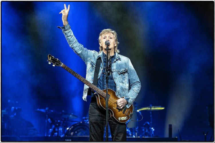 Um movimento organizado por fãs de Paul McCartney conseguiu recuperar um baixo do artista desaparecido desde 1972; saiba mais