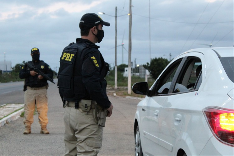 Fiscalização dos agentes nas rodovias federais que cortam o Ceará