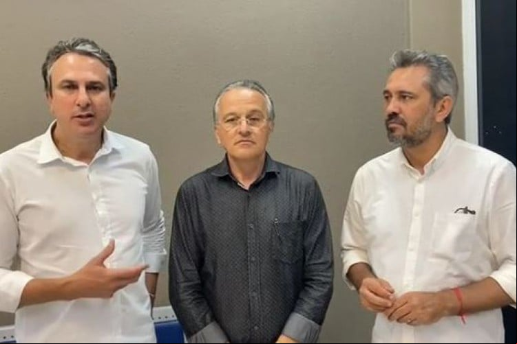Giovanni Sampaio o lado de Camilo e Elmano, ambos do PT.