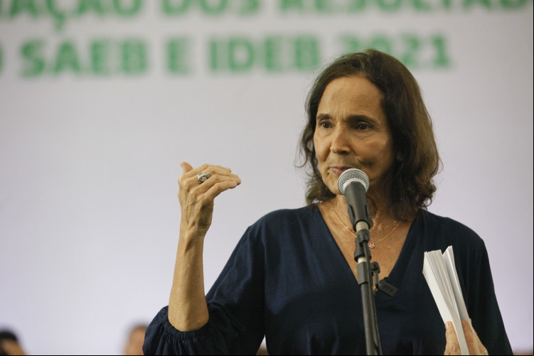 Governadora do Ceará, Izolda Cela (sem partido).