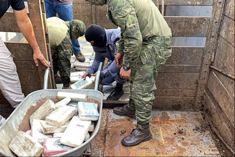 Ministério da Justiça e Segurança Pública registra apreensão recorde de cocaína em Mato Grosso
O confisco de mais de 1 tonelada foi realizado pela Polícia Militar do estado e pela Polícia Federal, por meio do programa VIGIA