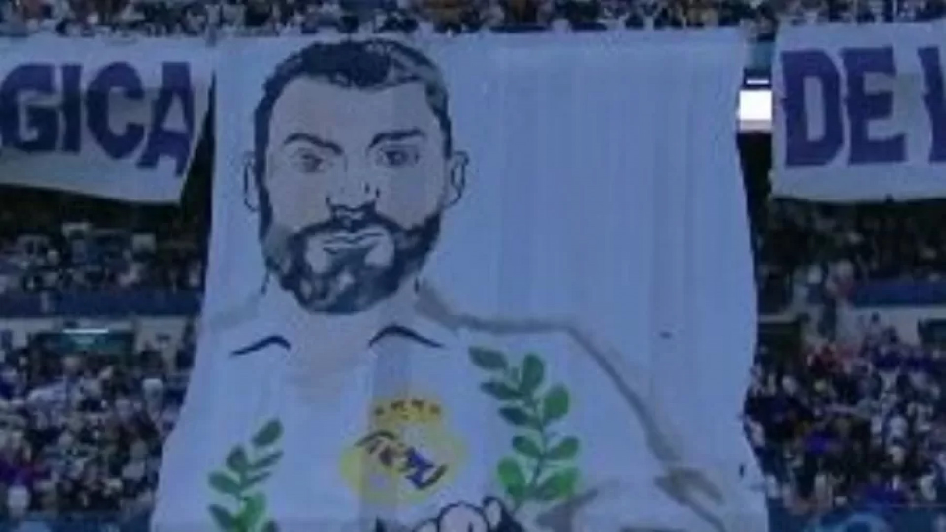 Faixa de torcida madridista homenageando Karim Benzema na temporada ada deu início às comparações entre o jogador e o ex-BBB Gil do Vigor