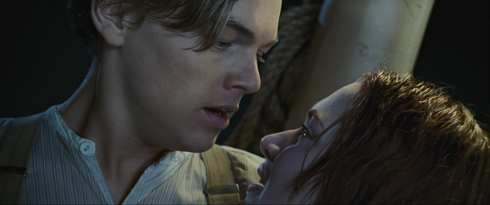 Leonardo DiCaprio (Jack) e Kate Winslet (Rose) em Titanic. 