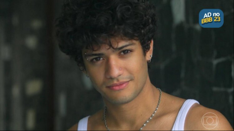Gabriel Santana tem 23 anos e começou na televisão aos 13