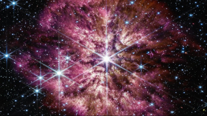 Estrela Wolf-Rayet 124 (WR 124) captada pelo telescópio James Webb, da Nasa