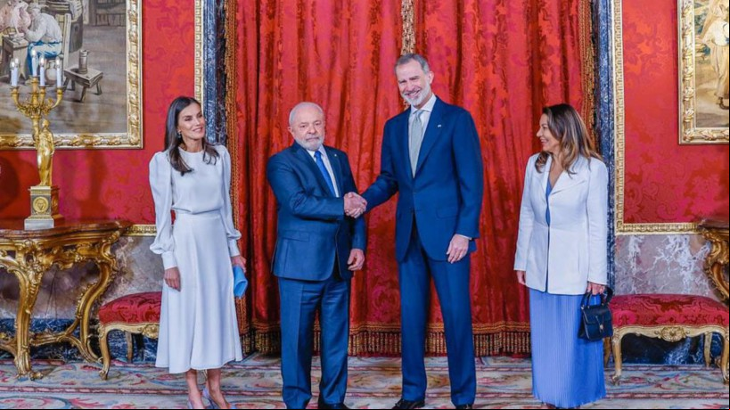 Madri, Espanha, 26.04.2023 - O presidente Luiz Inácio Lula da Silva e a primeira-dama, Janja Lula da Silva, são recebidos pelo rei da Espanha, Felipe VI, no Palácio Real, em Madri. Foto: Ricardo Stuckert/PR