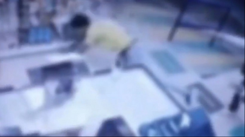 Homem foi atingido por disparos à queima-roupa e morreu na hora