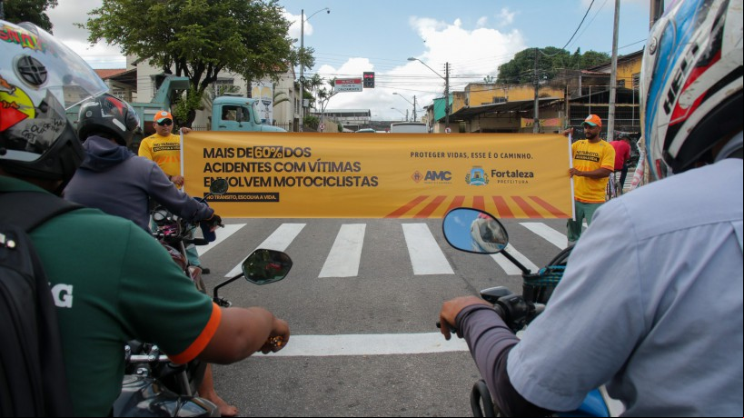 FORTALEZA, CEARÁ, BRASIL, 08-05-2023: Em alusão ao Maio Amarelo, AMC em ação educativa sobre limites de velocidade. (Foto: Samuel Setubal)
