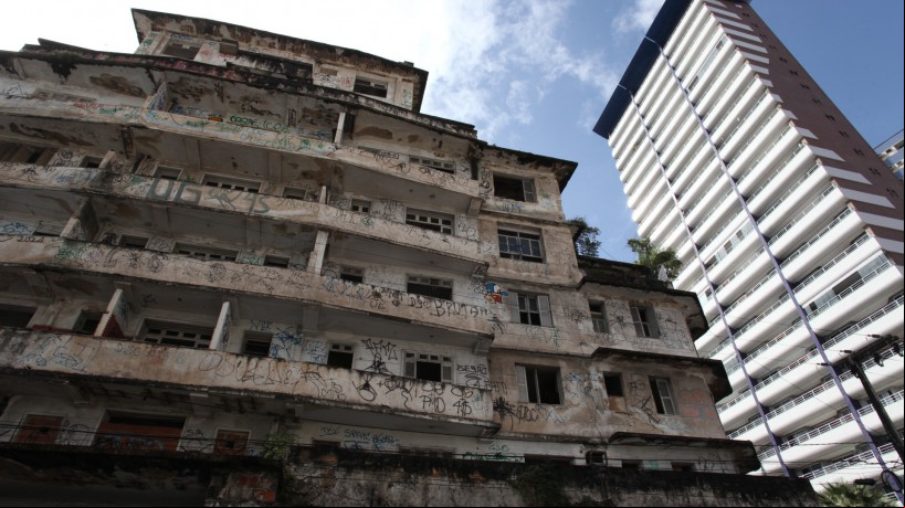FORTALEZA, CE, BRASIL,16.05.2023: Edifício São Pedro, Praia de Iracema.
