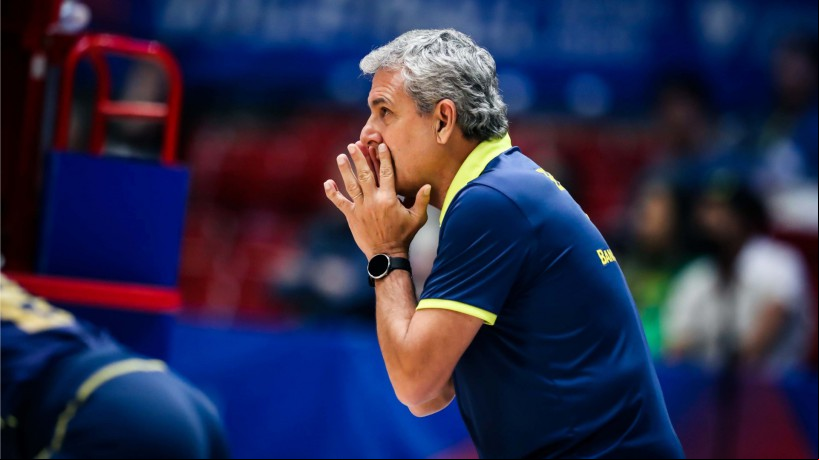 José Roberto Guimarães segue à frente da equipe principal 