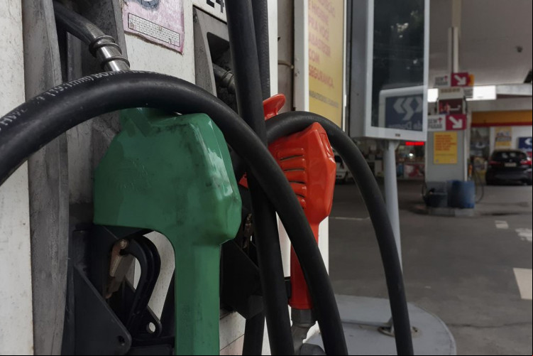 95 DOS 100 postos fiscalizados vendiam preços iguais a R$ 5,99