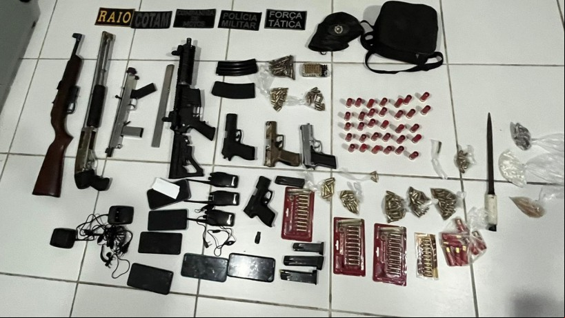 Material apreendido na operação policial em Caucaia