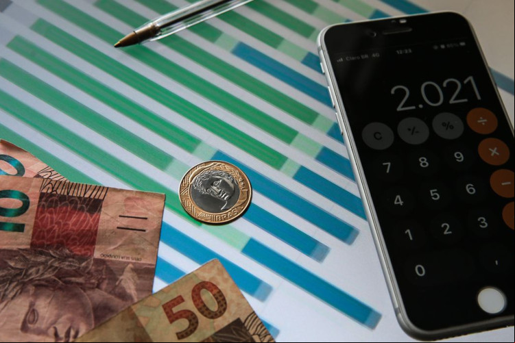 A portabilidade do consignado privado será possível a qualquer trabalhador. Operação encerra dívida anterior e abre, automaticamente, novo empréstimo em bancos que tenham melhores condições