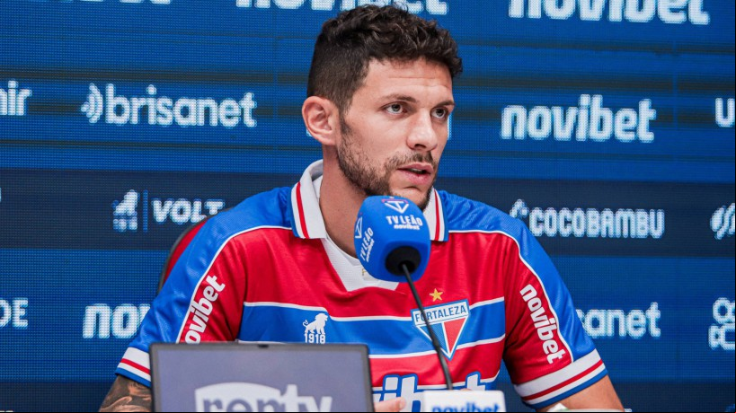 Zagueiro português Tobias Figueiredo em apresentação oficial no Fortaleza
