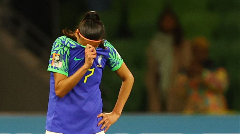 Sem inspiração, Brasil fica no 0 a 0 contra Jamaica e dá adeus à Copa