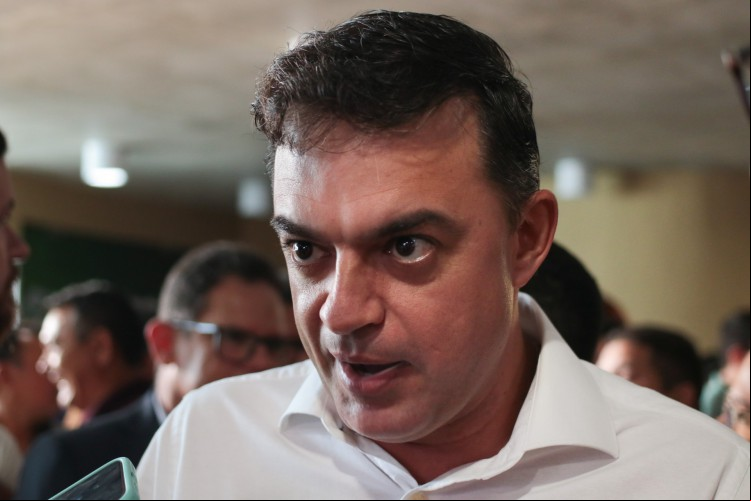 FERNANDO Santana assumiu Secretaria dos Recursos Hídricos
