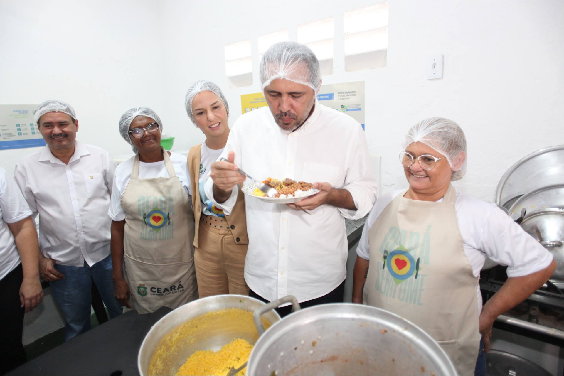 FORTALEZA, CEARÁ, BRASIL, 04.09.2023: O Governador Elmano de Freitas e a primeira dama, Lia de freitas, visitam a primeira cozinha do Programa Ceará Sem Fome, Papicu.