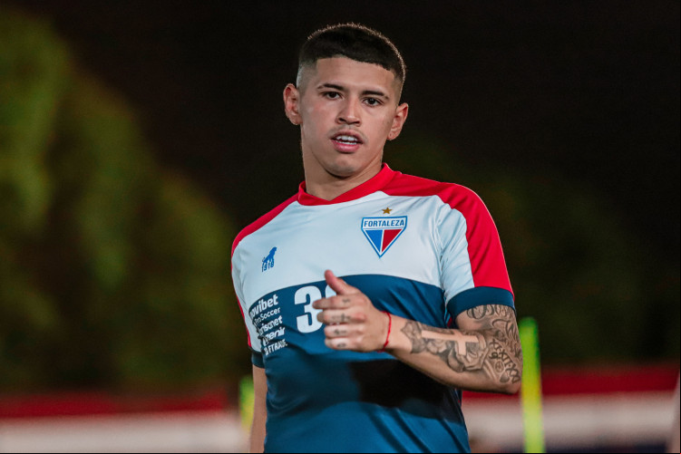 Atacante Machuca em treino do Fortaleza no Centro de Excelência Alcides Santos, no Pici
