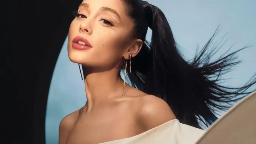 Ariana Grande lançou "Eternal Sunshine", seu sétimo álbum de estúdio